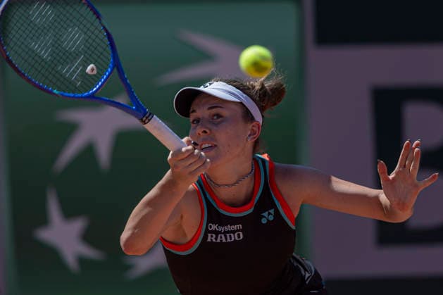 2026 French Open - Day Three Linda Noskova returns the ball against Maria Sakkari during the Roland Garros Grand Slam Tournament on May 26, 2026, in Paris, France. Paris France  Copyright: xRobertxSzaniszlox originalFilename:szaniszlo-notitle260526_npk8u.jpg