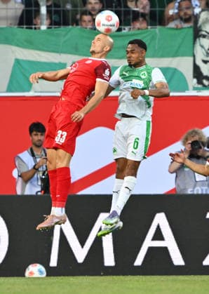 26 05 2026 Soccer season 2025 2026 Relegation 2 Soccer Bundesliga first leg SpVgg Greuther Fürth Kleeblatt Rot Weiss Essen RWE Sportfoto Zink xwoxzix DFL regulations prohibit any use of photographs as image sequences and or quasi video only for editorial use Tobias Kraulich 33, Rot Weiss Essen Sacha Banse Bansé 6, SpVgg Greuther Fürth