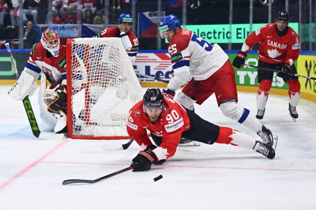Ryan O Reilly of Canada, left, and Libor Hajek of Czech Republic in action during the IIHF World Championship, WM, Weltmeisterschaft Group B match Czech Republic vs Canada on May 26, 2026, Fribourg, Switzerland. (CTKxPhoto RadekxPetrasek) CTKPhotoP2026052609084  CTKPhotoP2026052609084