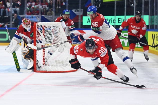 Ryan O Reilly of Canada, left, and Libor Hajek of Czech Republic in action during the IIHF World Championship, WM, Weltmeisterschaft Group B match Czech Republic vs Canada on May 26, 2026, Fribourg, Switzerland. (CTKxPhoto RadekxPetrasek) CTKPhotoP2026052609092  CTKPhotoP2026052609092