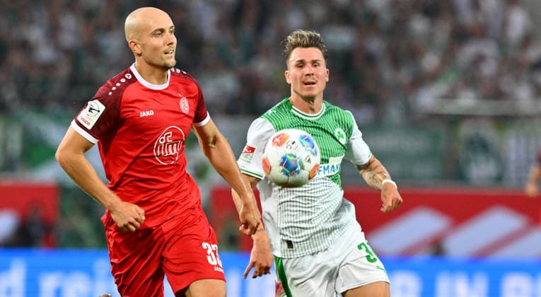 26 05 2026 Soccer season 2025 2026 Relegation 2 Soccer Bundesliga first leg SpVgg Greuther Fürth Kleeblatt Rot Weiss Essen RWE Sportfoto Zink xwoxzix DFL regulations prohibit any use of photographs as image sequences and or quasi video only for editorial use Tobias Kraulich 33, Rot Weiss Essen Felix Klaus 30, SpVgg Greuther Fürth
