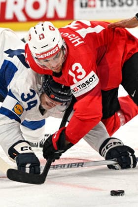 ZURICH, SWITZERLAND MAY 26 Aatu Raty of Finland and Nico Hischier of Switzerland battle for the puck during the 2026 IIHF Ice Hockey World Championship Switzerland game between Switzerland and Finland at Swiss Life Arena on May 26, 2026 in Zurich, Zurich Zurich Swiss Life Arena Zurich Switzerland Copyright: xJustPictures.ch AndreaxBrancax jp-en-EuSpIm-JP7_ANB_SuiFin_26052026_8025