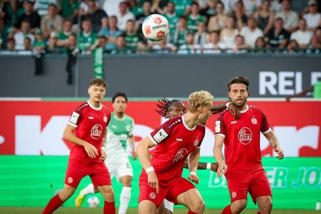 Action between Noel Futkeu 9 Spvgg Greuther Fuerth and Essen players, SpVgg Greuther Fuerth vs Rot Weiss Essen, Football, Men, Relegation, 2 Bundesliga, DFL, Season 2025 2026, Return match, 26 05 2026 DFB regulations prohibit any use of photographs as image sequences and or quasi video Fuerth Bayern Germany Copyright: xkolbert-press MartinxAgüerax