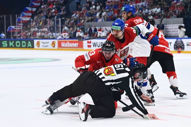 From left Fraser Minten of Canada, David Tomasek of Czech Republic and referee in action during the IIHF World Championship, WM, Weltmeisterschaft Group B match Czech Republic vs Canada on May 26, 2026, Fribourg, Switzerland. (CTKxPhoto RadekxPetrasek) CTKPhotoP2026052609174  CTKPhotoP2026052609174