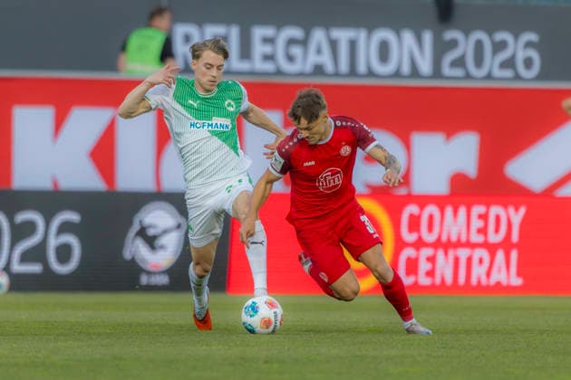 Fürth, Germany 26 May 2026 Relegation 2 BL 2025 2026 Second leg SpVgg Greuther Fürth vs Rot Weiss Essen In the picture from left in duel Luca Itter SpVgg and Jannik Hofmann RWE DFL regulations prohibit any use of photographs as image sequences and or quasi video Sportpark Ronhof Bayern Copyright: xFotostandx xSchäferx