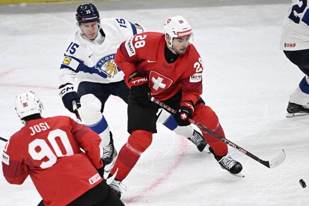 LKS 20260526 Roman Josi and Timo Meier (R) of Switzerland vie with Anton Lundell of Finland during the 2026 IIHF Ice hockey, Eishockey World Championships preliminary round group A match between Switzerland and Finland in Zurich on May 26, 2026. - RONI REKOMAA Zürich Switzerland f_dF8CnIxlI  Copyright: xRonixRekomaax f_dF8CnIxlI