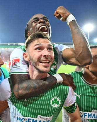 26 05 2026 Fußball Saison 2025 2026 Relegation 2 Fußball Bundesliga Hinspiel SpVgg Greuther Fürth Kleeblatt Rot Weiss Essen RWE Sportfoto Zink xwoxzix DFL regulations prohibit any use of photographs as image sequences and or quasi video only for editorial use Torjubel Jubel Freude nach Treffer Tor Torschuß zum 2 0 durch Branimir Hrgota 10, SpVgg Greuther Fuerth goal celebration joy after scoring goal goal shot to 2 0 by Branimir Hrgota 10, SpVgg Greuther Fuerth Branimir Hrgota 10, SpVgg Greuther Fuerth Noel Futkeu 9, SpVgg Greuther Fuerth