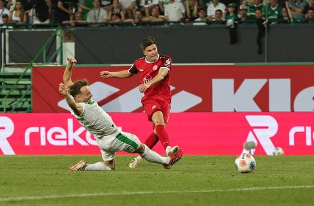 26 05 2026 Soccer season 2025 2026 Relegation 2 Soccer Bundesliga second leg SpVgg Greuther Fürth Kleeblatt Rot Weiss Essen RWE Sportfoto Zink DaMa xdaxmax DFL regulations prohibit any use of photographs as image sequences and or quasi video only for editorial use Michael Kostka 2, Rot Weiss Essen with shot on goal