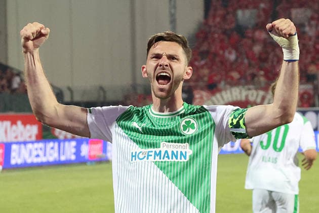 26 05 2026, xrekx, Fußball 2 Bundesliga Relegation, SpVgg Greuther Fuerth Rot Weiss Essen v l Torjubel nach dem Tor zum celebrating the goal celebrate 2 0 durch Branimir Hrgota SpVgg Greuther Fuerth DFL DFB REGULATIONS PROHIBIT ANY USE OF PHOTOGRAPHS as IMAGE SEQUENCES and or QUASI VIDEO Fuerth
