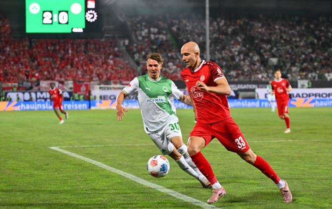26 05 2026 Soccer season 2025 2026 Relegation 2 Soccer Bundesliga first leg SpVgg Greuther Fürth Kleeblatt Rot Weiss Essen RWE Sportfoto Zink xwoxzix DFL regulations prohibit any use of photographs as image sequences and or quasi video only for editorial use Felix Klaus 30, SpVgg Greuther Fürth Tobias Kraulich 33, Rot Weiss Essen