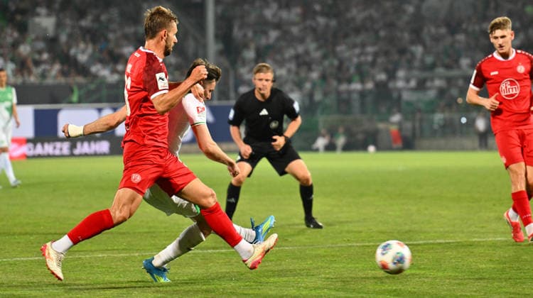 26 05 2026 Soccer season 2025 2026 Relegation 2 Soccer Bundesliga first leg SpVgg Greuther Fürth Kleeblatt Rot Weiss Essen RWE Sportfoto Zink xwoxzix DFL regulations prohibit any use of photographs as image sequences and or quasi video only for editorial use Torben Müsel 26, Rot Weiss Essen Branimir Hrgota 10, SpVgg Greuther Fürth