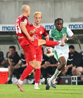 26 05 2026 Soccer season 2025 2026 Relegation 2 Soccer Bundesliga first leg SpVgg Greuther Fürth Kleeblatt Rot Weiss Essen RWE Sportfoto Zink xwoxzix DFL regulations prohibit any use of photographs as image sequences and or quasi video only for editorial use Tobias Kraulich 33, Rot Weiss Essen Noel Futkeu 9, SpVgg Greuther Fürth