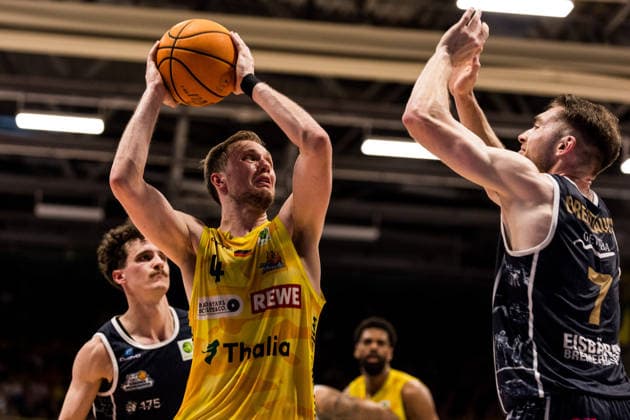 Barmer 2 Basketball Bundesliga ProA Playoffs Semifinal Game 3, Phoenix Hagen Eisbären Bremerhaven 26 05 2026 Bjarne Kraushaar Phoenix Hagen, 4 on the ball, Adrian Breitlauch Eisbären Bremerhaven, 7 BARMER 2 Basketball Bundesliga ProA Playoffs Semifinal Game 3, Phoenix Hagen Eisbären Bremerhaven Hagen, Ischelandhalle on 26 05 2026 Copyright: xBEAUTIFULxSPORTS Wunderlx