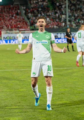 Jubel nach dem Tor zum 2-0 durch Branimir Hrgota (SpVgg Greuther Fuerth, 10), jubelnd, bejubelt, jubelt, jubeln, emotionen, celebrate SpVgg Greuther Fürth - Rot Weiss Essen, Fussball, Relegation zur 2. Bundesliga Rückspiel, Sportpark Ronhof, Fürth DFL regulations prohibit any use of photographs as image sequences and or quasi-video. *** Celebration after the 2-0 goal by Branimir Hrgota SpVgg Greuther Fuerth, 10 , jubilant, cheering, celebrate SpVgg Greuther Fürth Rot Weiss Essen, football, relegation to Bundesliga 2 second leg, Sportpark Ronhof, Fürth DFL regulations prohibit any use of photographs as image sequences and or quasi video Copyright: HMBxMedia xMarcoxBader