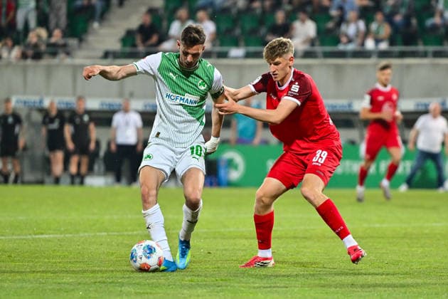 Relagation 2 Bundesliga SpVgg Greuther Fürth Rot Weiss Essen 26 05 2026 FÜRTH, GERMANY 26 MAY in the duel Branimir HRGOTA SpVgg Greuther Fuerth 10 and Fianluca SWAJKOWSKI Rot Weiss Essen 39 during the match between SpVgg Greuther Fürth and Rot Weiss Essen in the second leg of the relegation to the 2 Bundesliga at Sportpark Ronhof DFL REGULATIONS PROHIBIT ANY USE OF PHOTOGRAPHS AS IMAGE SEQUENCES AND OR QUASI VIDEO Copyright: xBEAUTIFULxSPORTS Goldbergx