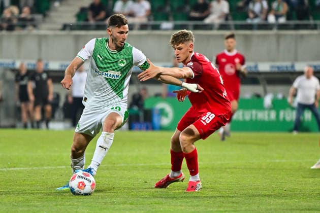 Relagation 2 Bundesliga SpVgg Greuther Fürth Rot Weiss Essen 26 05 2026 FÜRTH, GERMANY 26 MAY in the duel Branimir HRGOTA SpVgg Greuther Fuerth 10 and Fianluca SWAJKOWSKI Rot Weiss Essen 39 during the match between SpVgg Greuther Fürth and Rot Weiss Essen in the second leg of the relegation to the 2 Bundesliga at Sportpark Ronhof DFL REGULATIONS PROHIBIT ANY USE OF PHOTOGRAPHS AS IMAGE SEQUENCES AND OR QUASI VIDEO Copyright: xBEAUTIFULxSPORTS Goldbergx