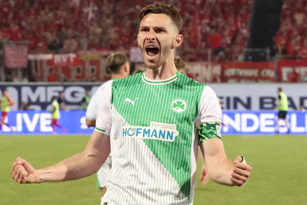 26 05 2026, xrekx, Fußball 2 Bundesliga Relegation, SpVgg Greuther Fuerth Rot Weiss Essen v l Torjubel nach dem Tor zum celebrating the goal celebrate 2 0 durch Branimir Hrgota SpVgg Greuther Fuerth DFL DFB REGULATIONS PROHIBIT ANY USE OF PHOTOGRAPHS as IMAGE SEQUENCES and or QUASI VIDEO Fuerth