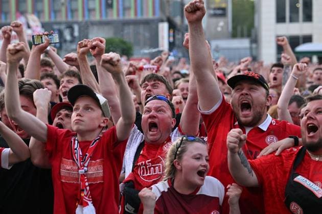 Public Viewing Relegation Rot Weiss Essen FOR EDITORIAL PURPOSES ONLY p Public Viewing SpVgg Greuther Fürth vs Rot Weiss Essen at Kennedyplatz, on 26 05 2026 in Essen second leg of the relegation to Bundesliga 2, SpVgg Greuther Fürth vs Rot Weiss Essen Germany NRW Essen Copyright SocratesxTassos Copyright: SocratesxTassos doc860nj0mcqdj1fhy2g1gmu ,EDITORIAL USE ONLY Copyright: SocratesxTassos
