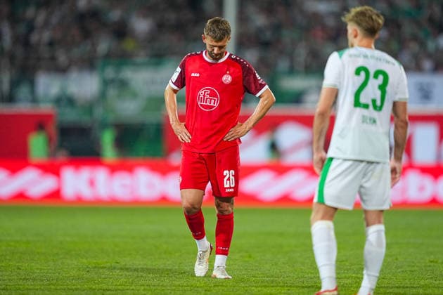26 05 2026, xydrx, Herren, Fußball, Relegation second leg, 2 Bundesliga, SpVgg Greuther Fürth Rot Weiss Essen, Saison 2025 2026, Sportpark Ronhof Torben Muesel Rot Weiss Essen, 26 lässt enttäuscht den Kopf hängen DFB regulations prohibit any use of photographs as image sequences and or quasi video Copyright: HMBxMedia YannisxDreimann