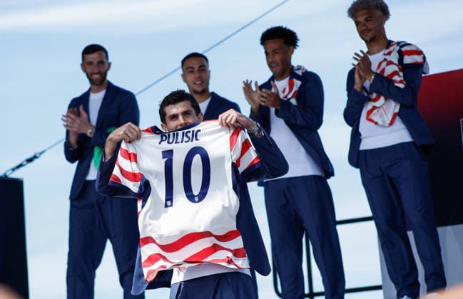 US Mens Team reveals their 2026 FIFA World Cup, WM, Weltmeisterschaft, Fussball roster Christian Pulisic, player of United States, holds his jersey during the United States World Cup roster reveal in New York, New York USA, 26 May 2026. NEW YORK NEW YORK UNITED STATES  Copyright: xKENAxBETANCURx