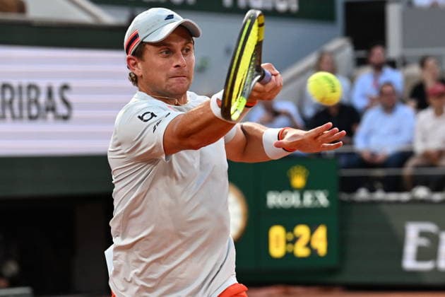 ???? 2026 French Open - Day 3 PARIS, FRANCE - MAY 26: Clement Tabur of France in action against Jannik Sinner (not seen) of Italy during the Men s Singles first round match on Day Three of the 2026 French Open at Roland Garros on May 26, 2026 in Paris, France. Burak Akbulut Anadolu Paris France. Editorial use only. Please get in touch for any other usage.  Copyright: x2026xAnadoluxBurakxAkbulutx