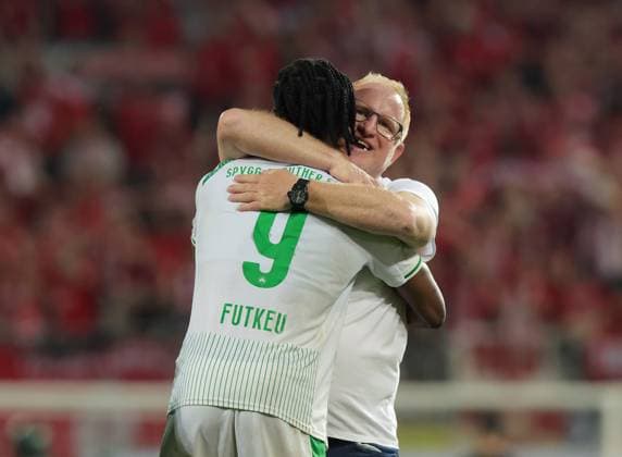 26 05 2026 Soccer season 2025 2026 Relegation 2 Soccer Bundesliga second leg SpVgg Greuther Fürth Kleeblatt Rot Weiss Essen RWE Sportfoto Zink DaMa xdaxmax DFL regulations prohibit any use of photographs as image sequences and or quasi video only for editorial use Freude Jubel nach Spielende Noel Futkeu 9, SpVgg Greuther Fürth Heiko Vogel Trainer SpVgg Greuther Fürth