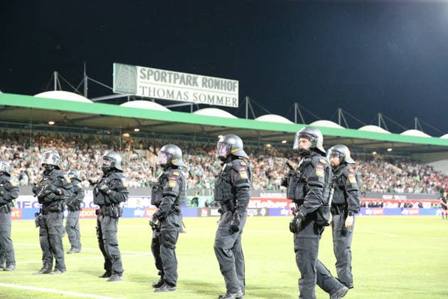 26 05 2026, xrekx, Fußball 2 Bundesliga Relegation, SpVgg Greuther Fuerth Rot Weiss Essen v l Polizei Symbololfoto, Symbolbild, Symbol Stadion, symbolic photo, symbolic image, symbolic stadium DFL DFB REGULATIONS PROHIBIT ANY USE OF PHOTOGRAPHS as IMAGE SEQUENCES and or QUASI VIDEO Fuerth