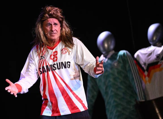 26 05 2026 ,xophax, Köln , Cologne,Soccer , Soccer player Pierre Littbarski Litti makes theater, Volksbühne am Rudolfplatz Pierre Littbarski with FC jersey on stage Koeln