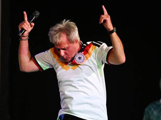 26 05 2026 ,xophax, Köln , Cologne,Soccer , Soccer player Pierre Littbarski Litti makes theater, Volksbühne am Rudolfplatz Pierre Littbarski with Germany jersey on stage Cologne