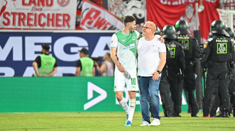 26 05 2026 Soccer season 2025 2026 Relegation 2 Soccer Bundesliga second leg SpVgg Greuther Fürth Kleeblatt Rot Weiss Essen RWE Sportfoto Zink MeZi xmexzix DFL regulations prohibit any use of photographs as image sequences and or quasi video only for editorial use Branimir Hrgota 10, SpVgg Greuther Fürth Heiko Vogel Trainer SpVgg Greuther Fürth Jubel Freude nach Spielende