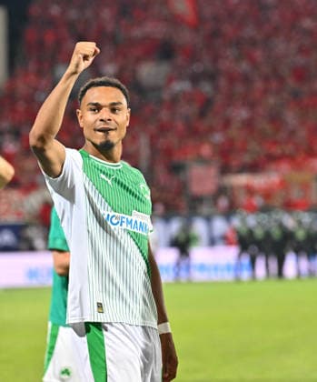 26 05 2026 Soccer season 2025 2026 Relegation 2 Soccer Bundesliga second leg SpVgg Greuther Fürth Kleeblatt Rot Weiss Essen RWE Sportfoto Zink MeZi xmexzix DFL regulations prohibit any use of photographs as image sequences and or quasi video only for editorial use Sacha Banse Bansé 6, SpVgg Greuther Fürth ballt Faust Fäuste Jubel Freude nach Spielende