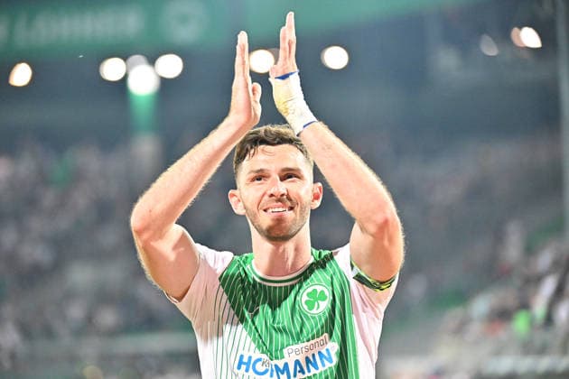 26 05 2026 Soccer Season 2025 2026 Relegation 2 Soccer Bundesliga second leg SpVgg Greuther Fürth Kleeblatt Rot Weiss Essen RWE Sportfoto Zink MeZi xmexzix DFL regulations prohibit any use of photographs as image sequences and or quasi video only for editorial use Branimir Hrgota 10, SpVgg Greuther Fürth says goodbye to fans Fanblock after the end of the game