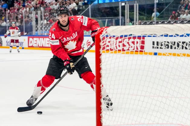 FRIBOURG, SWITZERLAND MAY 26 Dylan Cozens of Canada in action during the 2026 IIHF Ice Hockey World Championship Switzerland game between Czechia and Canada at BCF Arena on May 26, 2026 in Fribourg, Fribourg Fribourg BCF Arena Fribourg Switzerland Copyright: xJustPictures.ch JarixPestelaccix jp-en-EuSpIm-JP6_JAR_Czechia_Canada_26May2026_00195