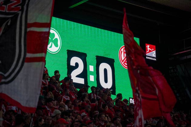 Deutschland: Fussball 2. Bundesliga Relegation 2025 - 2026 - SpVgg Greuther-Fürth vs Rot-Weiss Essen - Sportpark Ronhof I Thomas Sommer (Fürth): Anzeigetafel, Endstand, Fans *** Germany Soccer 2 Bundesliga Relegation 2025 2026 SpVgg Greuther Fürth vs Rot Weiss Essen Sportpark Ronhof I Thomas Sommer Fürth Scoreboard, Final Score, Fans Copyright: xJOERANxSTEINSIEKx