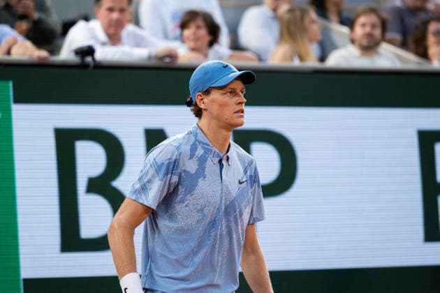 PARIS, FRANCE - MAY 26: Jannik Sinner of Italy in action against Clement Tabur of France in the Men s Singles First Round match on Day Three of the 2026 French Open at Roland Garros on May 26, 2026 in Paris, France. (Photo by Pauline FIGUET SPP)  Copyright: xPaulinexFIGUETx xSPPx Sportspressphoto_SPR155114