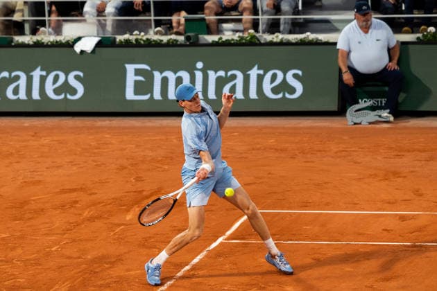 PARIS, FRANCE - MAY 26: Jannik Sinner of Italy in action against Clement Tabur of France in the Men s Singles First Round match on Day Three of the 2026 French Open at Roland Garros on May 26, 2026 in Paris, France. (Photo by Pauline FIGUET SPP)  Copyright: xPaulinexFIGUETx xSPPx Sportspressphoto_SPR155151