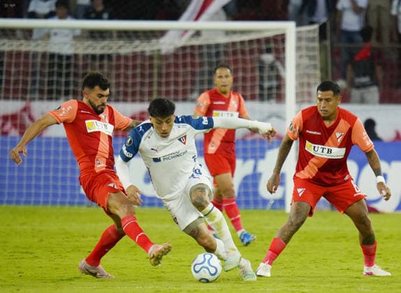 Football, Copa Libertadores, LDU Quito - Club Always Ready La Paz