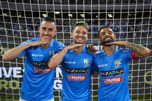 Napoli Legends v Worlds Legends - La Notte dei Leoni NAPLES, ITALY - MAY 26: Spanish former professional footballer (L), Belgian former professional footballer Dries Mertens (C) and Italian professional footballer Lorenzo Insigne pose for a photo during La Notte dei Leoni football match between Napoli Legends and Worlds Legends in Naples, Italy on May 26, 2026. The event will raise funds to be donated towards the reconstruction of the Nisida Juvenile Detention Centre Theatre and to the Santobono Pausilipon Foundation. Eliano Imperato Anadolu Naples Italy. Editorial use only. Please get in touch for any other usage.  Copyright: x2026xAnadoluxElianoxImperatox