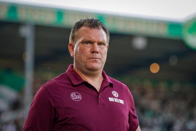 Germany Soccer 2 Bundesliga Relegation 2025 2026 SpVgg Greuther Fürth vs Rot Weiss Essen Sportpark Ronhof I Thomas Sommer Fürth Uwe Koschinat coach, Rot Weiss Essen portrait photo, portrait, single shot, portrait Copyright: xJOERANxSTEINSIEKx