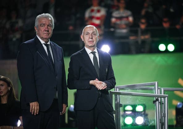 Fussball DFB Pokal Finale 2025 2026 in Berlin FC Bayern Muenchen - VfB Stuttgart 23.05.2026 DFB Vizepraesident Peter Frymuth (li) und DFB Praesident Bernd Neuendorf (re) bei der Siegerehrung *** Football DFB Cup Final 2025 2026 in Berlin FC Bayern Muenchen VfB Stuttgart 23 05 2026 DFB Vice President Peter Frymuth left and DFB President Bernd Neuendorf right at the award ceremony