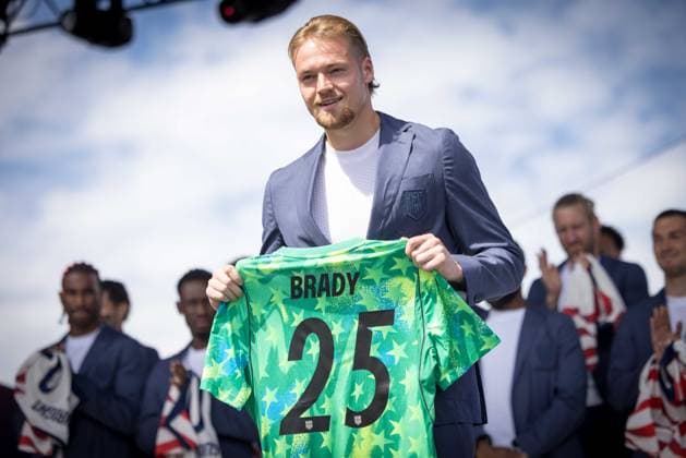 May 26, 2026, New York, Ny, United States: Chris Brady, player of United States, poses with his jersey during the United States World Cup roster reveal on May 26, 2026 in New York City. New York United States - ZUMAv122 20260526_aap_v122_002 Copyright: xWilliamxVolcovx