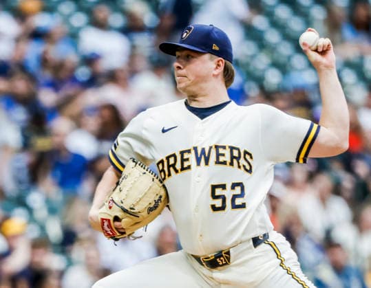 Milwaukee Brewers starting pitcher Kyle Harrison throws in the second inning of the MLB, Baseball Herren, USA game between the St. Louis Cardinals and the Milwaukee Brewers at American Family Field in Milwaukee, Wisconsin on Tuesday, May 26, 2026.  MIL20260526805 TANNENxMAURY