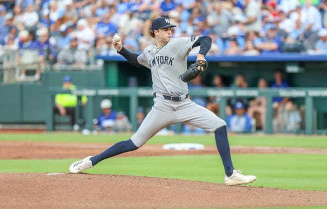 MAY 26, 2026: New York Yankees starting pitcher Cam Schlittler (31) throws a pitch in the 1st inning against the Kansas City Royals at Kauffman Stadium in Kansas City, MO. CSM Kansas City United States - ZUMAc04_ 20260526_zma_c04_066 Copyright: xRomanxPunox