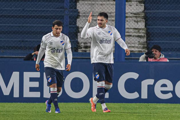 Futbol, Nacional vs Coquimbo Unido Fase de Grupos, Copa Libertadores 2026. Jugadores de Nacional celebran tras marcar un gol contra Coquimbo Unido durante un partido del grupo B de la copa libertadores disputado en el Estadio Gran Parque Central en Montevideo, Uruguay. 26 04 2026 FocoUy Photosport Football, Coquimbo Unido vs Nacional. Group Stage, Libertadores Cup 2026 Nacional™s players celebrate after scoring a goal against Coquimbo Unido during a Copa Libertadores Group B match played at the Estadio Gran Parque Central in Montevideo, Uruguay. 26 04 2026 FocoUy Photosport Nacional vs Coquimbo Unido, Copa Libertadores 2026 