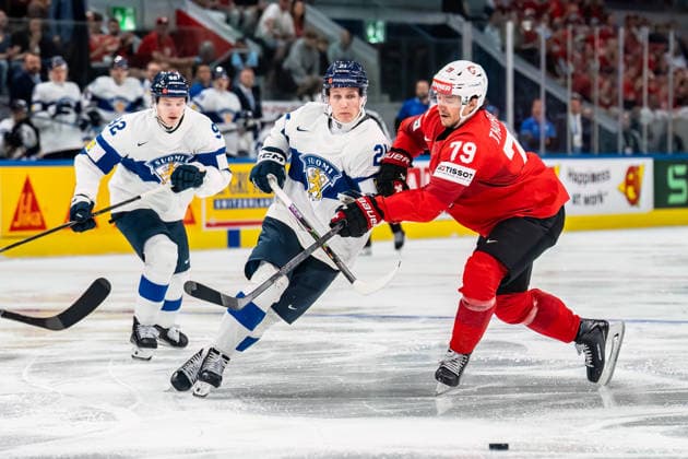 xxkeikkaxx 20260526 Swiss Life Arena, Zurich, Switzerland. IIHF Ice hockey, Eishockey World Championships match Switzerland vs Finland Patrik Puistola (21) of Team Finland Calvin Thürkauf (79) of Team Switzerland Lenni Hämeenaho (92) of Team Finland Photo by Pasi Suokko All Over Press  1.06232476