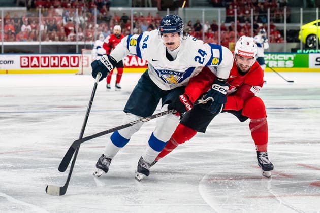 xxkeikkaxx 20260526 Swiss Life Arena, Zurich, Switzerland. IIHF Ice hockey, Eishockey World Championships match Switzerland vs Finland Hannes Björninen (24) of Team Finland Damien Riat (9) of Team Switzerland Photo by Pasi Suokko All Over Press  1.06232470