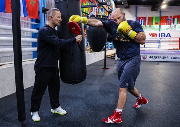 Boxen, Murat Gassijew Training RUSSIA, MOSCOW REGION - MAY 26, 2026: Coach Anton Kadushin (L) and Russian professional boxer Murat Gassiev are seen during a training session ahead of Gassiev s bout against French professional boxer Tony Yoka at the Lesnaya Opushka sports base in Serpukhov, south of Moscow Russian Boxer Gassiev Prepares For His Bout Against French Boxer Yoka  - ZUMAt113 20260526_zaa_t113_771 Copyright: xValeryxSharifulinx