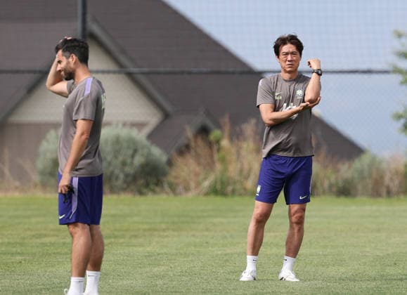 Fußball, FIFA WM 2026, Nationalteam Südkorea Training S. Korean team trains for 2026 World Cup S. Korean team trains for 2026 World Cup South Korean men s national football team head coach Hong Myung-bo (L) watches his players training at Zions Bank Training Center in Herriman, Utah, on May 26, 2026, in preparation for the upcoming World Cup in Canada, Mexico and the United States. (Yonhap) 2026-05-27 08:51:19 < 1980-2026 YONHAPNEWS AGENCY. .> ë¯¸êµ­ ¹Ì±¹ EDITORIAL USE ONLY  Copyright: xx PYH2026052702470031500 YonhapxNewsx 0857642094st