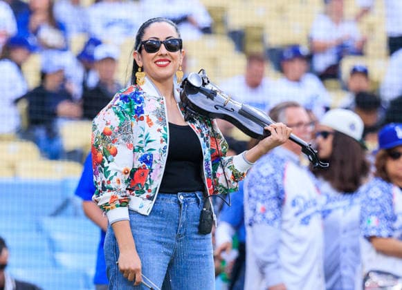 May 26, 2026, Los Angeles, California, USA: Suemy Gonazalez plays the national anthem on a violin before a regular season MLB, Baseball Herren, USA game between the Los Angeles Dodgers and the Colorado Rockies on Tuesday May 26, 2026 at Dodger Stadium in Los Angeles, California. Dodgers defeat Rockies, 15-6. JAVIER ROJAS PI Dodgers Defeat Rockies, 15-6  - ZUMAp124 20260526_zaa_p124_005 Copyright: xJavierxRojasx