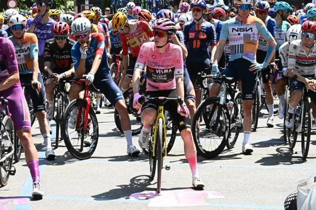 May 27, 2026, Cassano D adda, ITALY: Danish rider Jonas Vingegaard Hansen .of Team Visma Lease A Bike wearing the overall leader s pink jersey, waiting on the start line of the 17th stage of the 109 Giro d Italia 2026, over 202 km from Cassano d Adda to Andalo, Italy, 27 may 2026. ANSA LUCA ZENNARO. Giro D Italia Cycling Tour - Stage 17  - ZUMAa110 20260527_zaf_a110_024 Copyright: xZenx